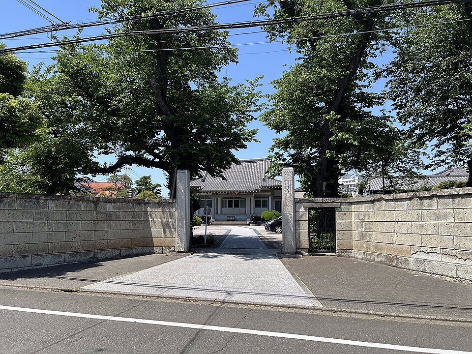 東京都杉並区の善福寺入口。寺院の入口の一例